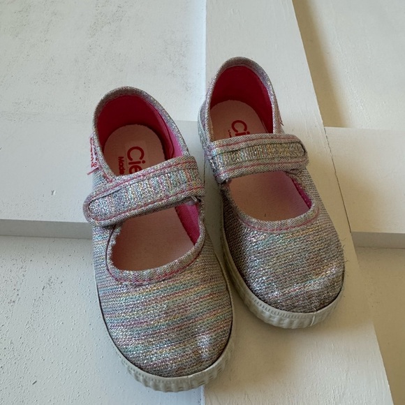 Cienta Other - Cienta Kids' Sparkly Silver Shoes